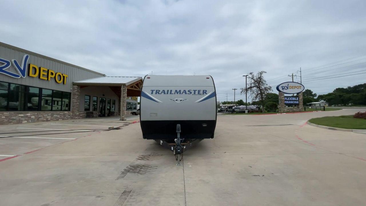 2018 GULFSTREAM TRAILMASTER 262RLS (1NL1GTP2XJ1) , Length: 31.25 ft. | Dry Weight: 6,849 lbs. | Slides: 1 transmission, located at 4319 N Main Street, Cleburne, TX, 76033, (817) 221-0660, 32.435829, -97.384178 - This 2018 Gulf Stream Trailmaster 262RLS travel trailer measures just over 31' in length. It is a dual axle, steel wheel setup with a dry weight of 6,849 lbs and a carrying capacity of 1,421 lbs. With a dry weight of 6,849 lbs., the Trailmaster 262RLS offers easy maneuverability without compromising - Photo #4