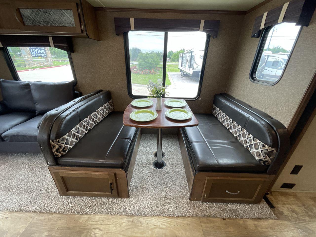 2018 GULFSTREAM TRAILMASTER 262RLS (1NL1GTP2XJ1) , Length: 31.25 ft. | Dry Weight: 6,849 lbs. | Slides: 1 transmission, located at 4319 N Main Street, Cleburne, TX, 76033, (817) 221-0660, 32.435829, -97.384178 - This 2018 Gulf Stream Trailmaster 262RLS travel trailer measures just over 31' in length. It is a dual axle, steel wheel setup with a dry weight of 6,849 lbs and a carrying capacity of 1,421 lbs. With a dry weight of 6,849 lbs., the Trailmaster 262RLS offers easy maneuverability without compromising - Photo #14