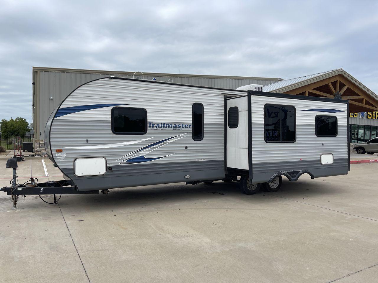 2018 GULFSTREAM TRAILMASTER 262RLS (1NL1GTP2XJ1) , Length: 31.25 ft. | Dry Weight: 6,849 lbs. | Slides: 1 transmission, located at 4319 N Main St, Cleburne, TX, 76033, (817) 678-5133, 32.385960, -97.391212 - This 2018 Gulf Stream Trailmaster 262RLS travel trailer measures just over 31' in length. It is a dual axle, steel wheel setup with a dry weight of 6,849 lbs and a carrying capacity of 1,421 lbs. With a dry weight of 6,849 lbs., the Trailmaster 262RLS offers easy maneuverability without compromising - Photo #21