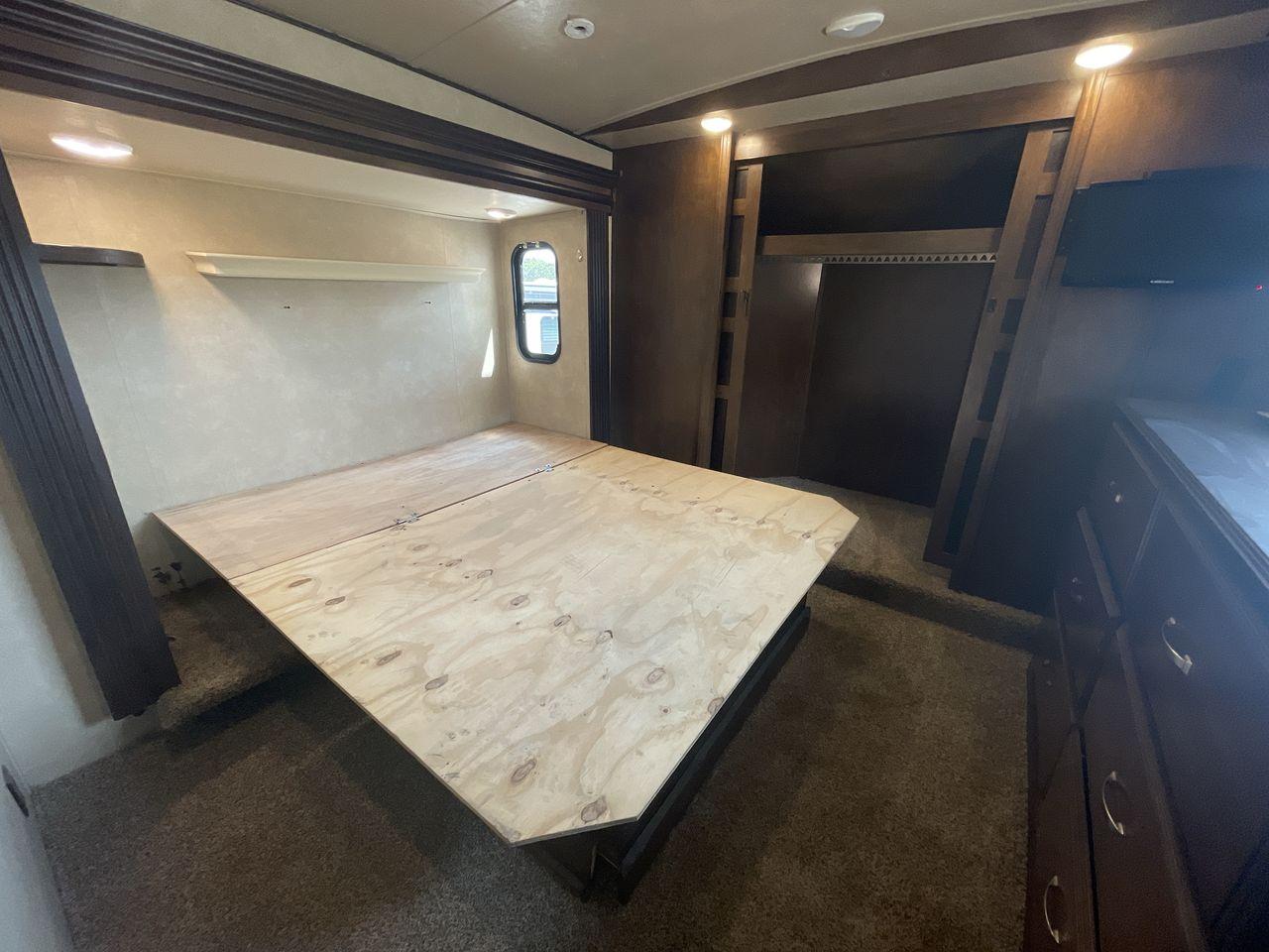 2016 TAN FOREST RIVER SALEMHEMISPHERE356QB (4X4FSBM24GU) , Length: 34 ft | Dry Weight: 7,294 lbs | Slides: 2 transmission, located at 4319 N Main St, Cleburne, TX, 76033, (817) 678-5133, 32.385960, -97.391212 - This 2016 Forest River Salem Hemisphere Travel Trailer measures just over 34 feet long and 8 feet wide with a dry weight of 7,294 lbs. It has a payload capacity of 2,351 lbs and a hitch weight of 845 lbs. This unit also comes with an automatic heating and cooling rate of 30,000 and 13,500 BTUs, resp - Photo #18