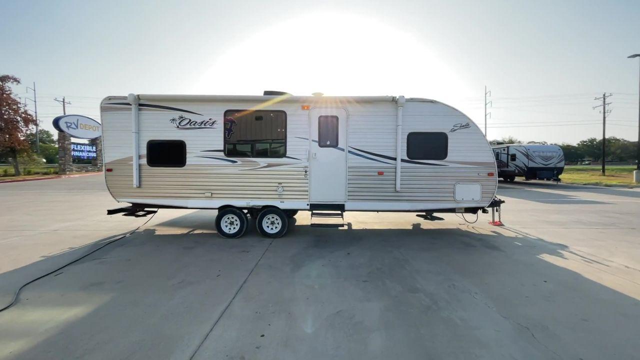 2017 WHITE SHASTA OASIS 25RS - (5ZT2SSPB4HE) , Length: 28.92 ft. | Dry Weight: 4,630 lbs. | Gross Weight: 7,508 lbs. | Slides: 1 transmission, located at 4319 N Main St, Cleburne, TX, 76033, (817) 678-5133, 32.385960, -97.391212 - Travel in style and luxury with the 2017 Shasta Oasis 25RS travel trailer. This well-thought-out RV is the best option for your vacation and camping excursions since it provides the optimal balance of comfort, style, and family-friendly features. This unit has dimensions of 28.92 ft in length, 8 - Photo #2