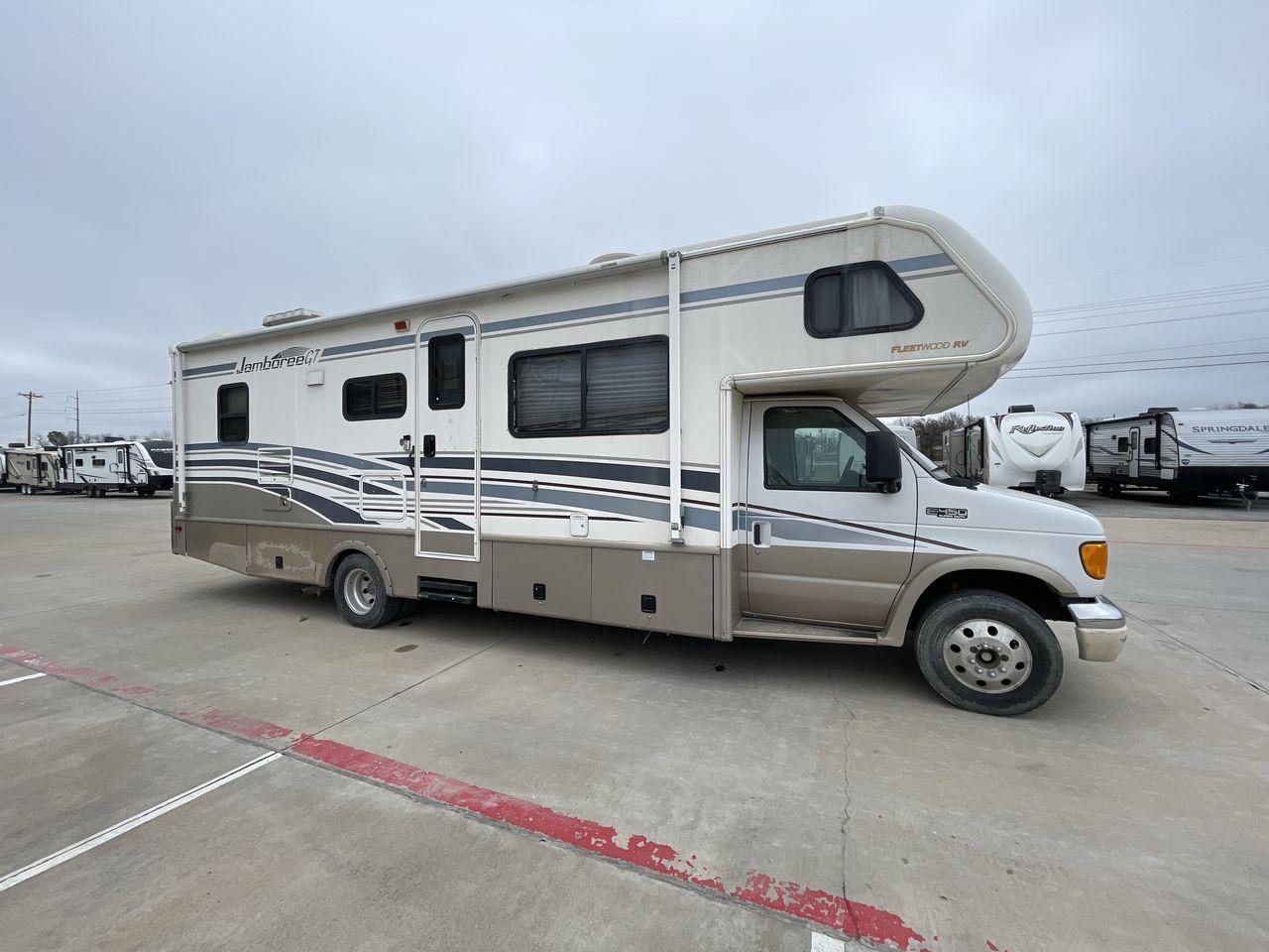 2003 WHITE FLEETWOOD JAMBOREE GT E450 (1FDXE45S93H) with an 6.8L V10 SOHC 20V engine, located at 4319 N Main St, Cleburne, TX, 76033, (817) 678-5133, 32.385960, -97.391212 - Photo #23