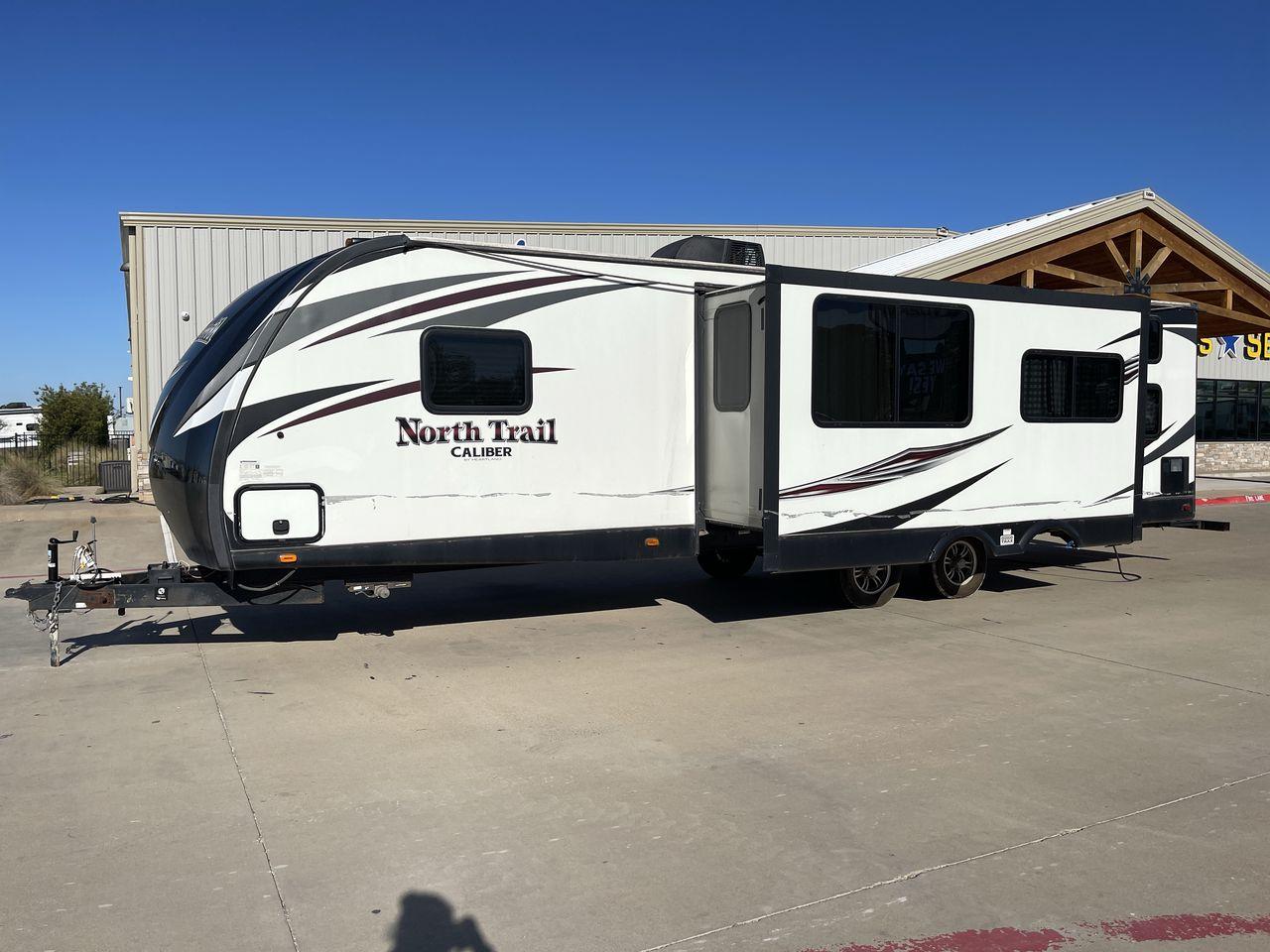 2016 WHITE HEARTLAND NORTH TRAIL 31BHDD - (5SFNB3529GE) , Length: 35.92 ft. | Dry Weight: 6,399 lbs. | Gross Weight: 8,600 lbs. | Slides: 1 transmission, located at 4319 N Main St, Cleburne, TX, 76033, (817) 678-5133, 32.385960, -97.391212 - This 2016 Heartland North Trail NT KING 31BHDD travel trailer measures just under 36' in length. It is a dual axle, steel wheel setup with a dry weight of 6,399 lbs and has a carrying capacity of 2,165 lbs. This travel trailer has one slide. The front of the trailer holds the bedroom. It has a q - Photo #25
