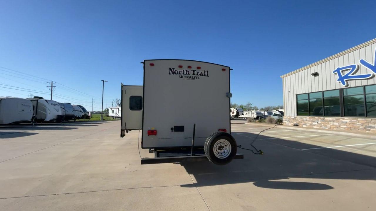 2016 WHITE HEARTLAND NORTH TRAIL 31BHDD - (5SFNB3529GE) , Length: 35.92 ft. | Dry Weight: 6,399 lbs. | Gross Weight: 8,600 lbs. | Slides: 1 transmission, located at 4319 N Main St, Cleburne, TX, 76033, (817) 678-5133, 32.385960, -97.391212 - This 2016 Heartland North Trail NT KING 31BHDD travel trailer measures just under 36' in length. It is a dual axle, steel wheel setup with a dry weight of 6,399 lbs and has a carrying capacity of 2,165 lbs. This travel trailer has one slide. The front of the trailer holds the bedroom. It has a q - Photo #8