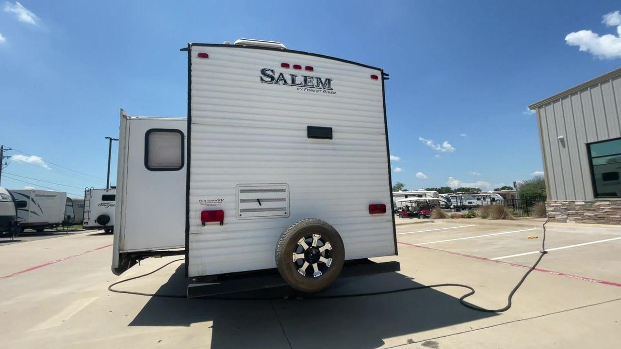 2016 WHITE FOREST RIVER SALEM 29RKSS (4X4FSME2XGA) , Length: 34.08 ft. | Dry Weight: 7,831 lbs. | Slides: 1 transmission, located at 4319 N Main Street, Cleburne, TX, 76033, (817) 221-0660, 32.435829, -97.384178 - The exceptional Salem 29RKSS Travel Trailer boasts a length of 34 feet. This trailer strikes the perfect balance between spaciousness and maneuverability, ensuring an enjoyable travel experience. With a Gross Vehicle Weight Rating (GVWR) of 9,680 lbs, it is designed for easy towing and showcases rob - Photo #8