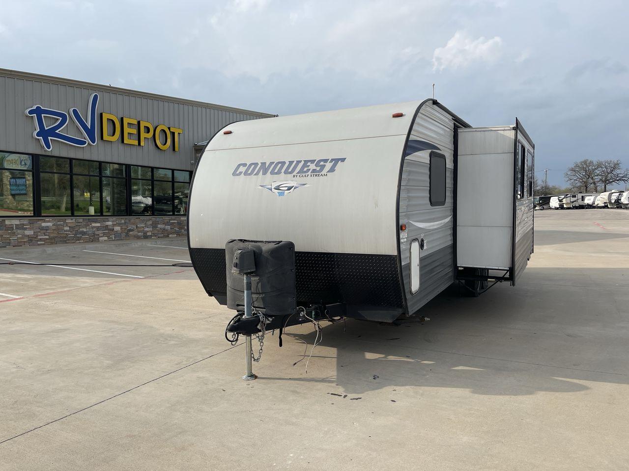 2019 WHITE GULF STREAM CONQUEST 268BH (1NL1G3026K1) , Length: 29.5 ft. | Dry Weight: 5,220 lbs. | Slides: 1 transmission, located at 4319 N Main St, Cleburne, TX, 76033, (817) 678-5133, 32.385960, -97.391212 - Lavish in a cozy trailer when you are out for a camping trip with the whole family in this 2019 Gulf Stream Conquest 268BH Travel Trailer. The measurements of this trailer are 29.6 ft in length, 8 ft in width, 11.1 ft in height, and 6.8 ft in interior height. It has a dry weight of 5,177 lbs with a - Photo #0