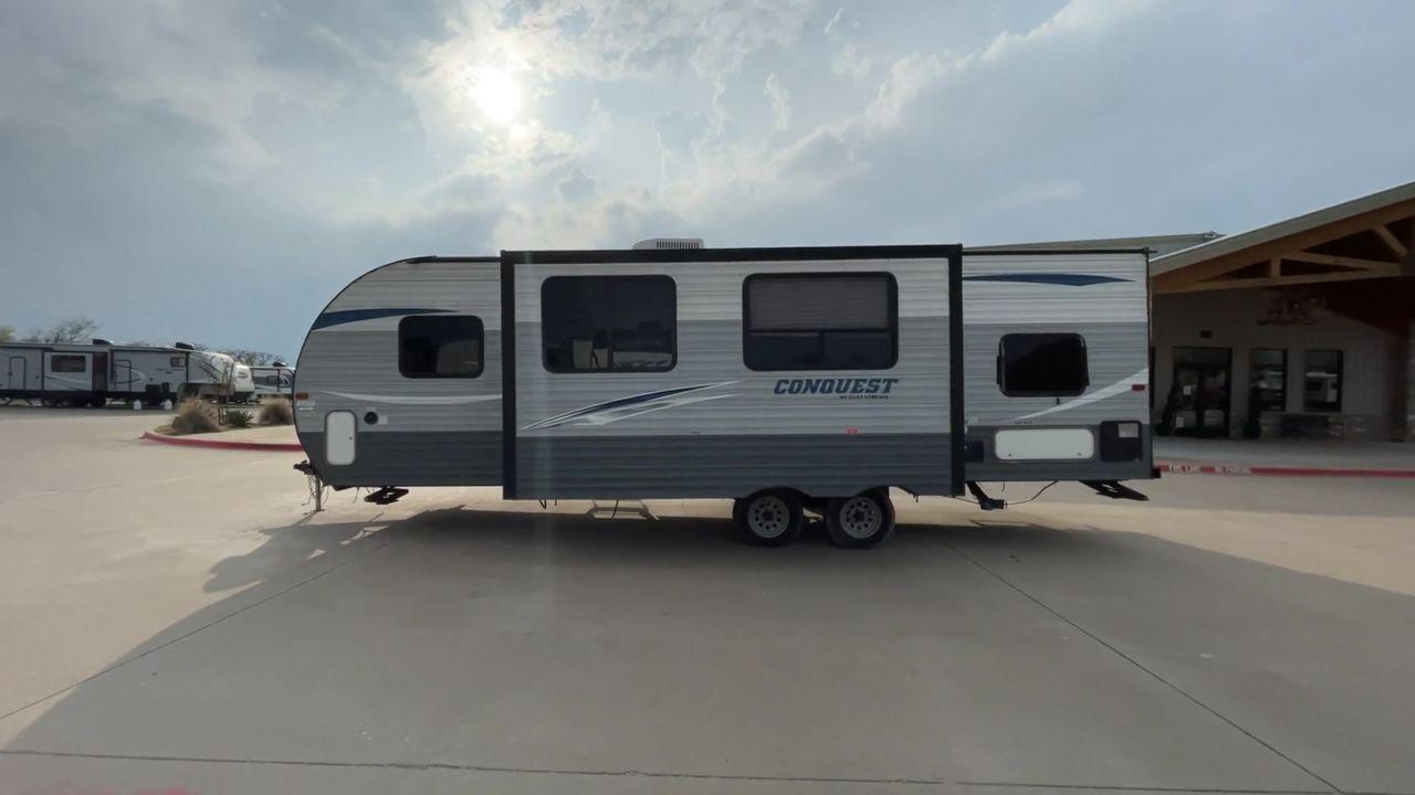 2019 WHITE GULF STREAM CONQUEST 268BH (1NL1G3026K1) , Length: 29.5 ft. | Dry Weight: 5,220 lbs. | Slides: 1 transmission, located at 4319 N Main St, Cleburne, TX, 76033, (817) 678-5133, 32.385960, -97.391212 - Lavish in a cozy trailer when you are out for a camping trip with the whole family in this 2019 Gulf Stream Conquest 268BH Travel Trailer. The measurements of this trailer are 29.6 ft in length, 8 ft in width, 11.1 ft in height, and 6.8 ft in interior height. It has a dry weight of 5,177 lbs with a - Photo #6