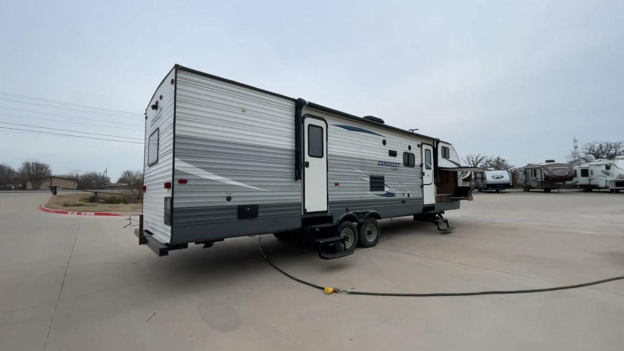 2018 GRAY GULF STREAM CONQUEST 30FRK - (1NL1G362XJ1) , Length: 35.67 ft. | Dry Weight: 7,898 lbs. | Slides: 2 transmission, located at 4319 N Main St, Cleburne, TX, 76033, (817) 678-5133, 32.385960, -97.391212 - Photo #1