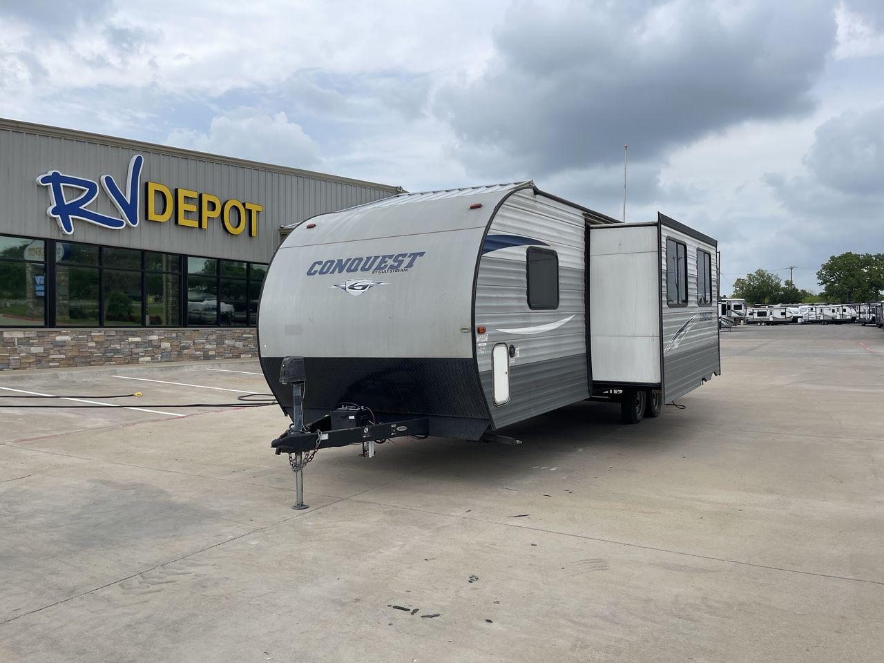2019 GULF STREAM CONQUEST 274QB (1NL1G3226K1) , Length: 32.25 ft. | Dry Weight: 6,230 lbs. | Slides: 1 transmission, located at 4319 N Main St, Cleburne, TX, 76033, (817) 678-5133, 32.385960, -97.391212 - The 2019 Gulf Stream 274QB is a dual-axle steel-wheel set-up that measures 32.25 ft. in length. It has a dry weight of 6,230 lbs. and a payload capacity of 1,918 lbs. It has automatic heating and cooling rated at 16,000 and 13,500 BTUs, respectively. It is also equipped with one power slide and a po - Photo #0