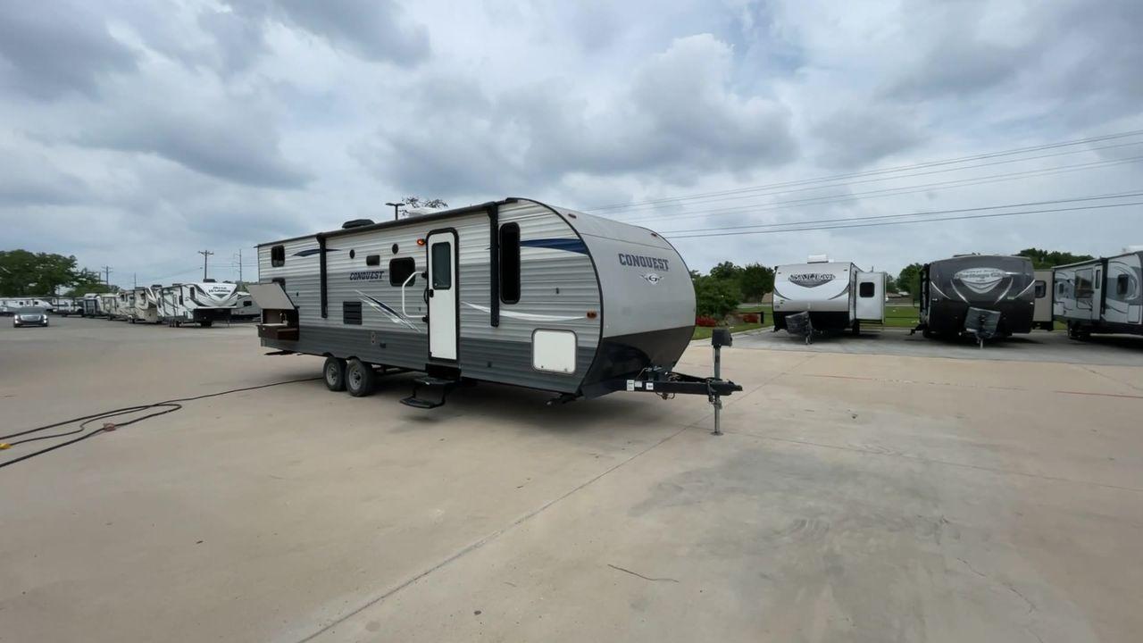 2019 GULF STREAM CONQUEST 274QB (1NL1G3226K1) , Length: 32.25 ft. | Dry Weight: 6,230 lbs. | Slides: 1 transmission, located at 4319 N Main Street, Cleburne, TX, 76033, (817) 221-0660, 32.435829, -97.384178 - The 2019 Gulf Stream 274QB is a dual-axle steel-wheel set-up that measures 32.25 ft. in length. It has a dry weight of 6,230 lbs. and a payload capacity of 1,918 lbs. It has automatic heating and cooling rated at 16,000 and 13,500 BTUs, respectively. It is also equipped with one power slide and a po - Photo #3
