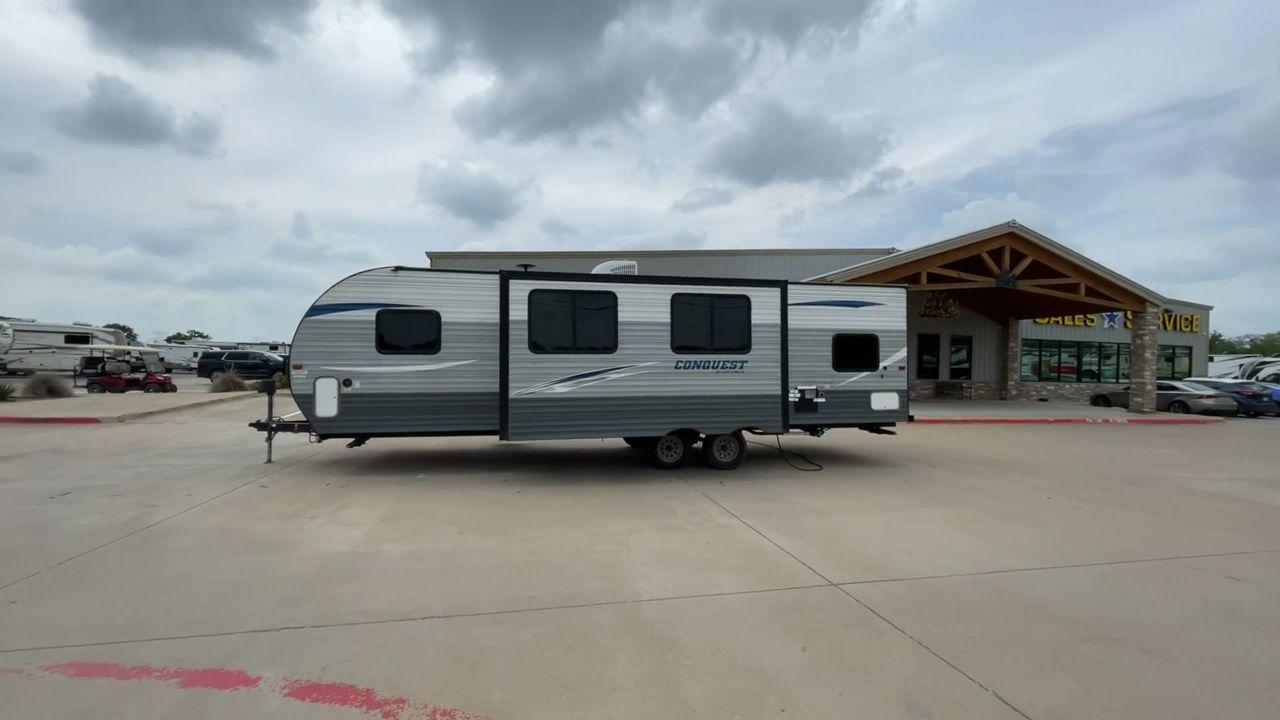 2019 GULF STREAM CONQUEST 274QB (1NL1G3226K1) , Length: 32.25 ft. | Dry Weight: 6,230 lbs. | Slides: 1 transmission, located at 4319 N Main St, Cleburne, TX, 76033, (817) 678-5133, 32.385960, -97.391212 - The 2019 Gulf Stream 274QB is a dual-axle steel-wheel set-up that measures 32.25 ft. in length. It has a dry weight of 6,230 lbs. and a payload capacity of 1,918 lbs. It has automatic heating and cooling rated at 16,000 and 13,500 BTUs, respectively. It is also equipped with one power slide and a po - Photo #6