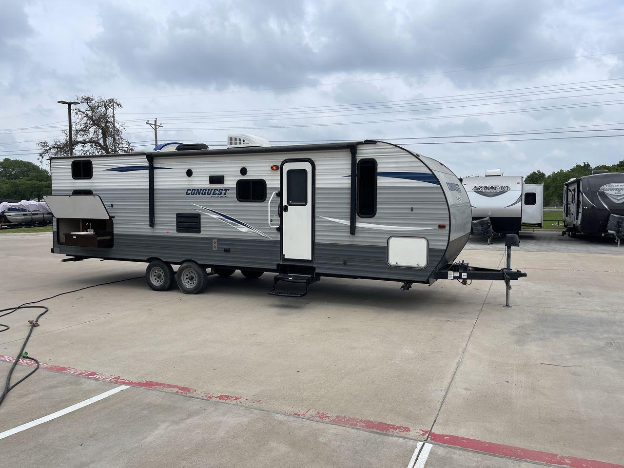 2019 GULF STREAM CONQUEST 274QB (1NL1G3226K1) , Length: 32.25 ft. | Dry Weight: 6,230 lbs. | Slides: 1 transmission, located at 4319 N Main St, Cleburne, TX, 76033, (817) 678-5133, 32.385960, -97.391212 - The 2019 Gulf Stream 274QB is a dual-axle steel-wheel set-up that measures 32.25 ft. in length. It has a dry weight of 6,230 lbs. and a payload capacity of 1,918 lbs. It has automatic heating and cooling rated at 16,000 and 13,500 BTUs, respectively. It is also equipped with one power slide and a po - Photo #24