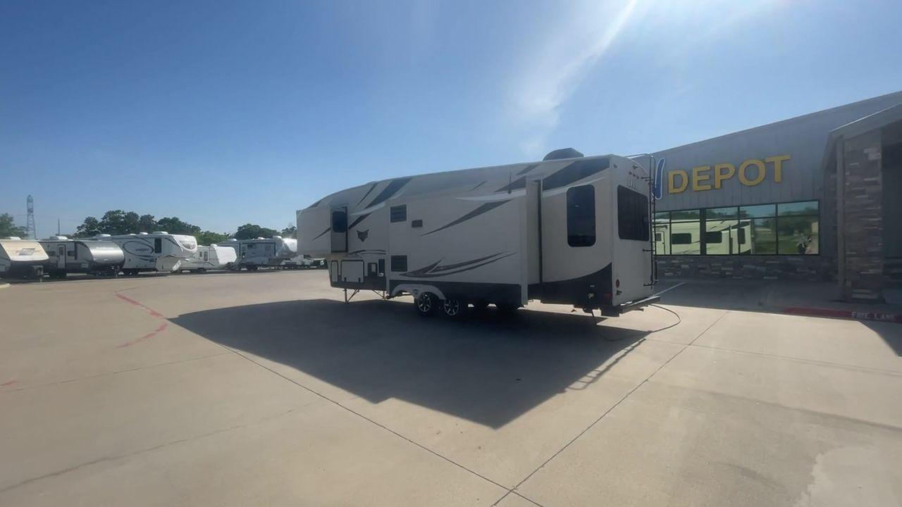 2016 BEIGE FOREST RIVER SABRE 330CK (4X4FSRJ2XG3) , Length: 36.83 ft. | Dry Weight:10,309 lbs. | Gross Weight: 13,870 lbs. | Slides: 3 transmission, located at 4319 N Main Street, Cleburne, TX, 76033, (817) 221-0660, 32.435829, -97.384178 - With a roomy cabin and well-thought-out design, the 2016 Forest River Sabre 330CK Fifth Wheel is a high-end camping trailer. It's 36.83 feet long and weighs 10,309 pounds when it's dry, which is a great size and weight for what it does. With three slides, there is plenty of room for you to relax and - Photo #7