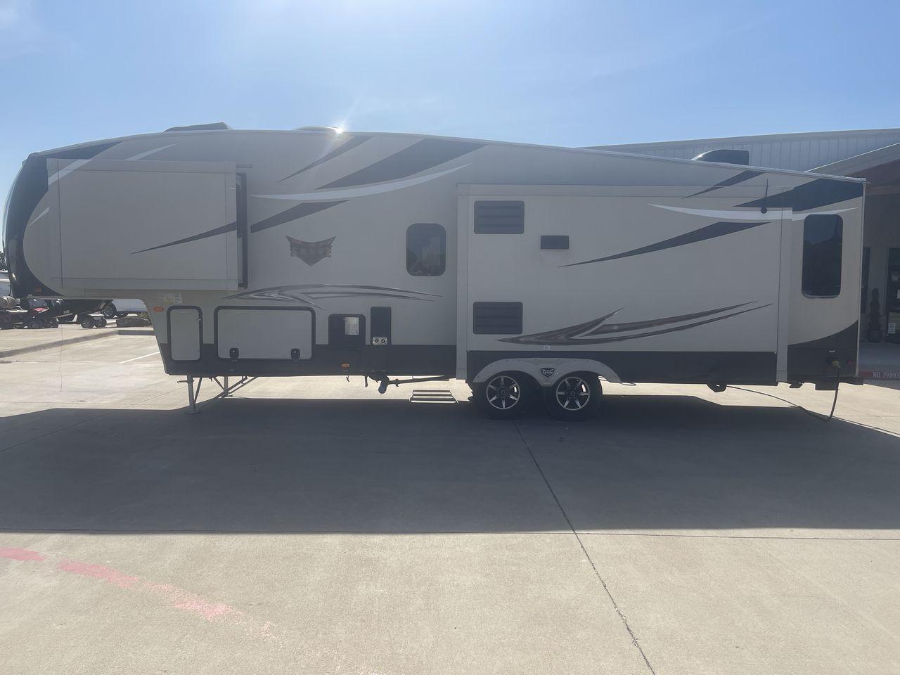 2016 BEIGE FOREST RIVER SABRE 330CK (4X4FSRJ2XG3) , Length: 36.83 ft. | Dry Weight:10,309 lbs. | Gross Weight: 13,870 lbs. | Slides: 3 transmission, located at 4319 N Main Street, Cleburne, TX, 76033, (817) 221-0660, 32.435829, -97.384178 - With a roomy cabin and well-thought-out design, the 2016 Forest River Sabre 330CK Fifth Wheel is a high-end camping trailer. It's 36.83 feet long and weighs 10,309 pounds when it's dry, which is a great size and weight for what it does. With three slides, there is plenty of room for you to relax and - Photo #24