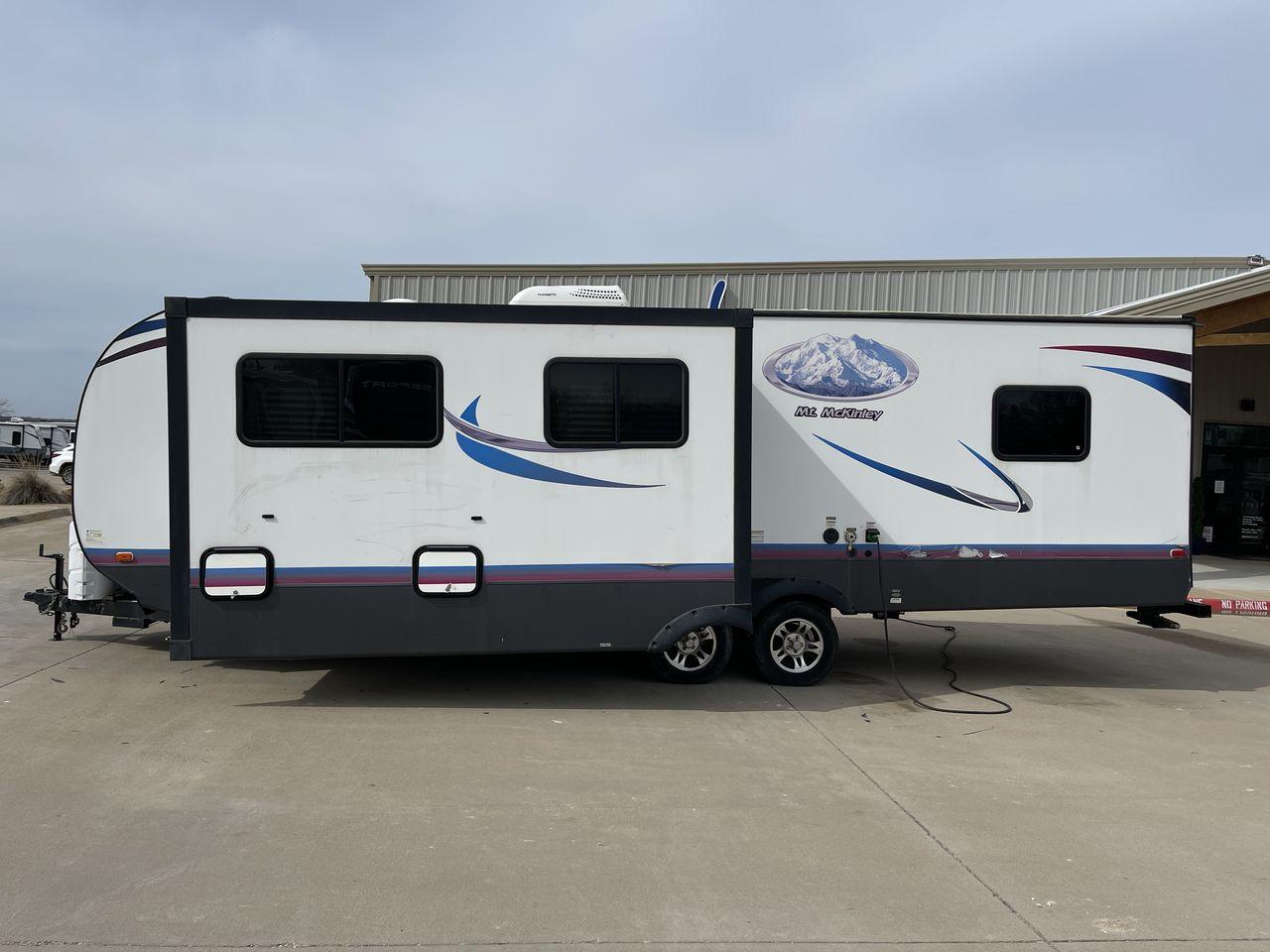 2018 WHITE MT MCKINLEY 830FK (59CCC3221JL) , Length: 32 ft | Dry Weight: 5,660 lbs. | Slides: 1 transmission, located at 4319 N Main St, Cleburne, TX, 76033, (817) 678-5133, 32.385960, -97.391212 - Take the 2018 Mt. McKinley 830FK Travel Trailer on your upcoming journey. This travel trailer provides a well-thought-out living area for your outdoor adventures, all while being tailored for comfort and convenience. This unit measures 32 ft in length by 8 ft in width. It has a dry weight of 5,66 - Photo #21