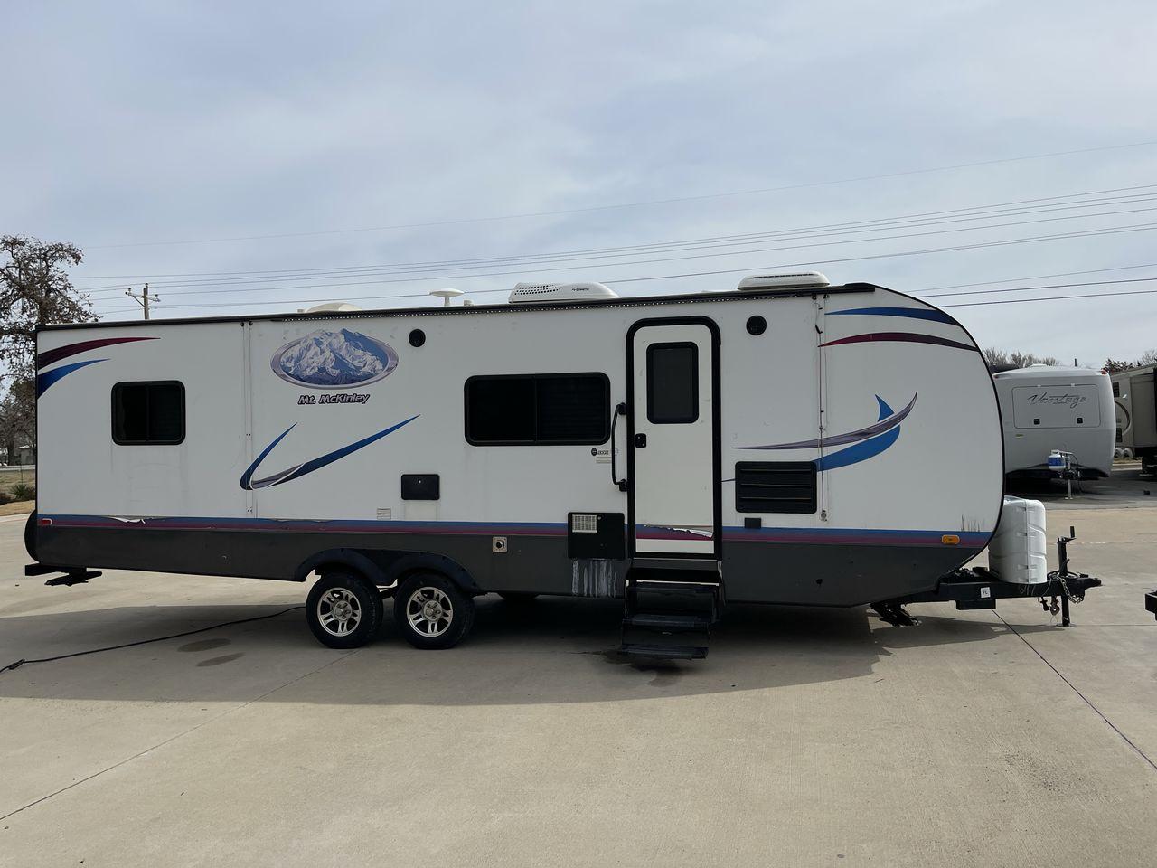 2018 WHITE MT MCKINLEY 830FK (59CCC3221JL) , Length: 32 ft | Dry Weight: 5,660 lbs. | Slides: 1 transmission, located at 4319 N Main Street, Cleburne, TX, 76033, (817) 221-0660, 32.435829, -97.384178 - Take the 2018 Mt. McKinley 830FK Travel Trailer on your upcoming journey. This travel trailer provides a well-thought-out living area for your outdoor adventures, all while being tailored for comfort and convenience. This unit measures 32 ft in length by 8 ft in width. It has a dry weight of 5,66 - Photo #22