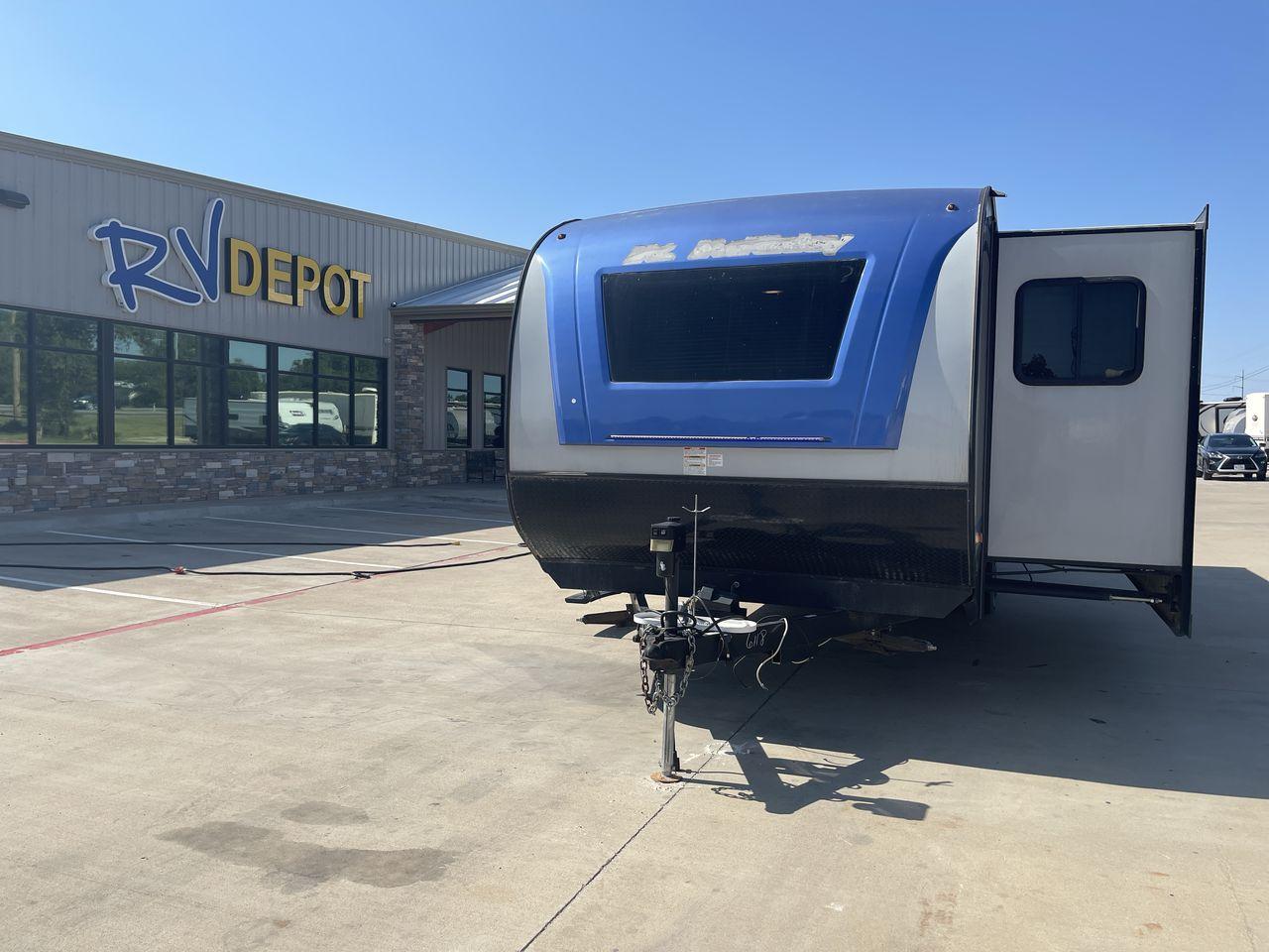 2018 GRAY RIVERSIDE MT MCKINLEY 830FK - (59CCC3223JL) , Length: 32 ft | Dry Weight: 5660 lbs | Slides: 1 transmission, located at 4319 N Main St, Cleburne, TX, 76033, (817) 678-5133, 32.385960, -97.391212 - Photo #0