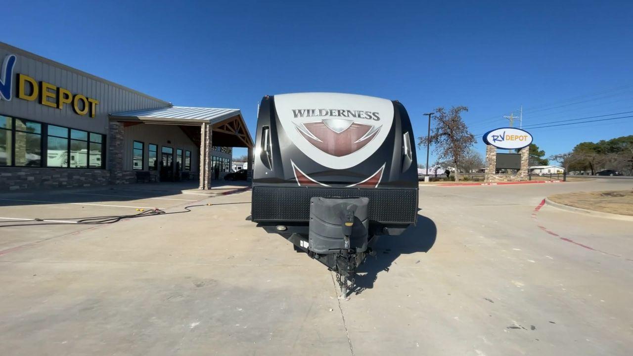 2018 GRAY HEARTLAND WILDERNESS USED 3125 (5SFNB3526JE) , Length: 35.75 ft. | Dry Weight: 6,840 lbs. | Gross Weight: 8,600 lbs. | Slides: 1 transmission, located at 4319 N Main St, Cleburne, TX, 76033, (817) 678-5133, 32.385960, -97.391212 - Discover your inner adventurer with the Heartland Wilderness 3125 travel trailer from 2018. This RV offers the ideal balance of roomy living, contemporary conveniences, and tough sturdiness for your outdoor adventures. It is designed for individuals who desire both comfort and exploration. The di - Photo #4