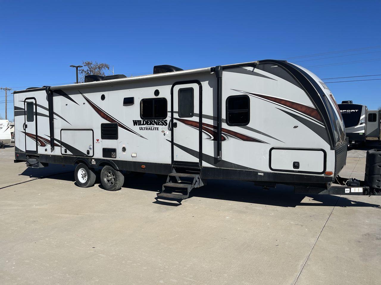 2018 GRAY HEARTLAND WILDERNESS USED 3125 (5SFNB3526JE) , Length: 35.75 ft. | Dry Weight: 6,840 lbs. | Gross Weight: 8,600 lbs. | Slides: 1 transmission, located at 4319 N Main St, Cleburne, TX, 76033, (817) 678-5133, 32.385960, -97.391212 - Photo #22