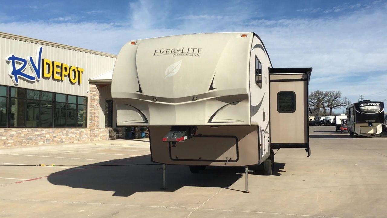 2012 BROWN EVERLITE EVERGREEN 30RLS-5 - (5ZWFE3120C1) , Length: 30.92 ft. | Dry Weight: 7,570 lbs. | Gross Weight: 9,895 lbs. | Slides: 1 transmission, located at 4319 N Main St, Cleburne, TX, 76033, (817) 678-5133, 32.385960, -97.391212 - Photo #4