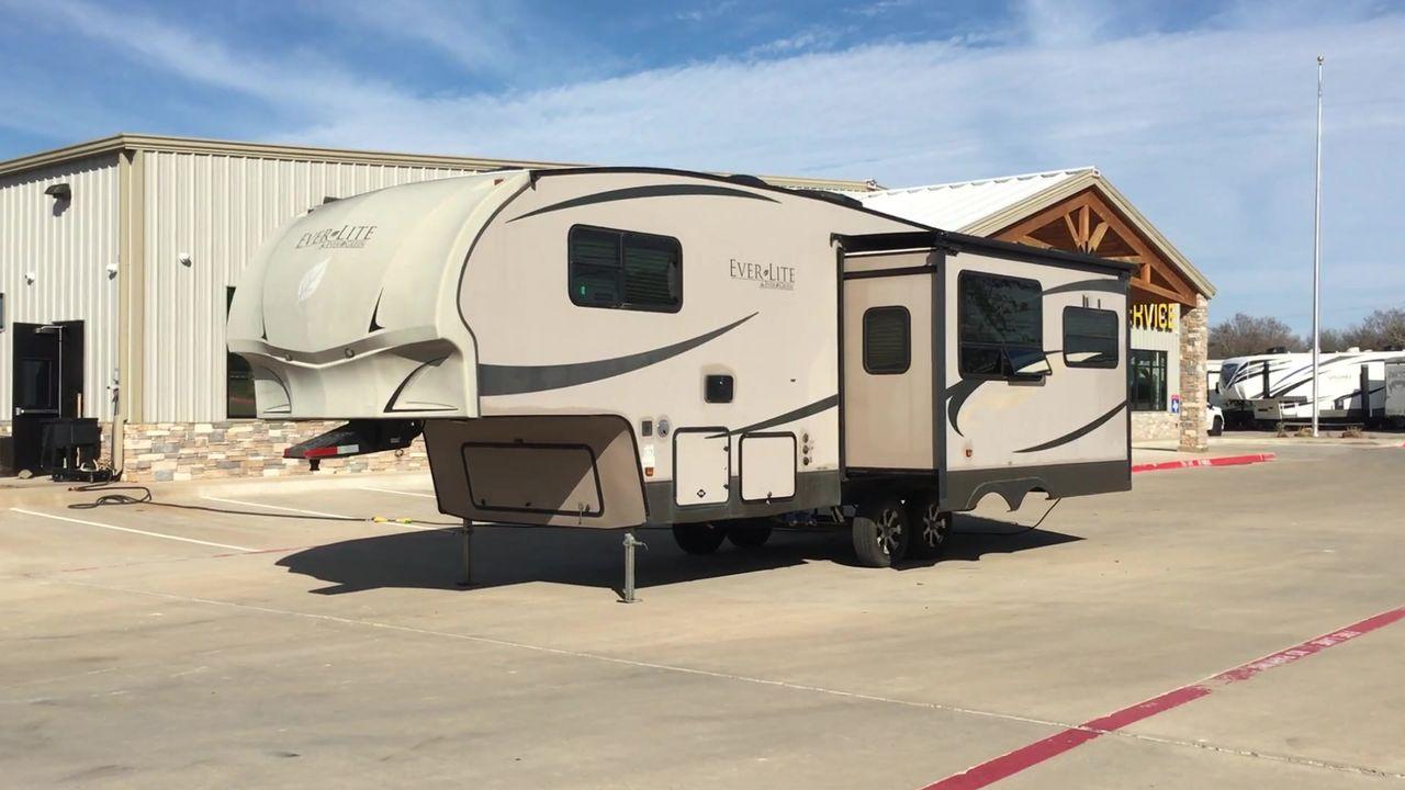 2012 BROWN EVERLITE EVERGREEN 30RLS-5 - (5ZWFE3120C1) , Length: 30.92 ft. | Dry Weight: 7,570 lbs. | Gross Weight: 9,895 lbs. | Slides: 1 transmission, located at 4319 N Main Street, Cleburne, TX, 76033, (817) 221-0660, 32.435829, -97.384178 - Discover the perfect blend of comfort and innovation with the 2012 EverLite EverGreen 30RLS-5 Fifth Wheel. Crafted with an emphasis on lightweight design and eco-friendly materials, this fifth wheel offers a spacious and eco-conscious home on wheels for your travels. This unit measures 30.92 ft i - Photo #5