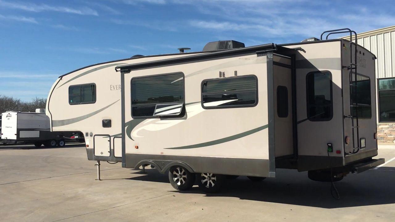 2012 BROWN EVERLITE EVERGREEN 30RLS-5 - (5ZWFE3120C1) , Length: 30.92 ft. | Dry Weight: 7,570 lbs. | Gross Weight: 9,895 lbs. | Slides: 1 transmission, located at 4319 N Main St, Cleburne, TX, 76033, (817) 678-5133, 32.385960, -97.391212 - Photo #7