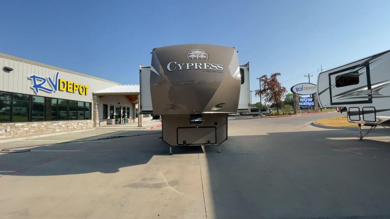 2016 BEIGE THOR REDWOOD CYPRESS 39FL (4V0FC3827GR) , Length: 41.83 ft. | Dry Weight: 13,904 lbs | Gross Weight: 16,500 lbs | Slides: 5 transmission, located at 4319 N Main St, Cleburne, TX, 76033, (817) 678-5133, 32.385960, -97.391212 - Take a look at the 2016 Thor Redwood Cypress 39FL Fifth Wheel and experience elegance and luxury. This luxurious fifth wheel offers an exquisite living area that combines comfort and luxury for your travels. The dimensions of this unit are 41.83 ft in length, 13.17 ft in height, and 6.75 ft in i - Photo #4