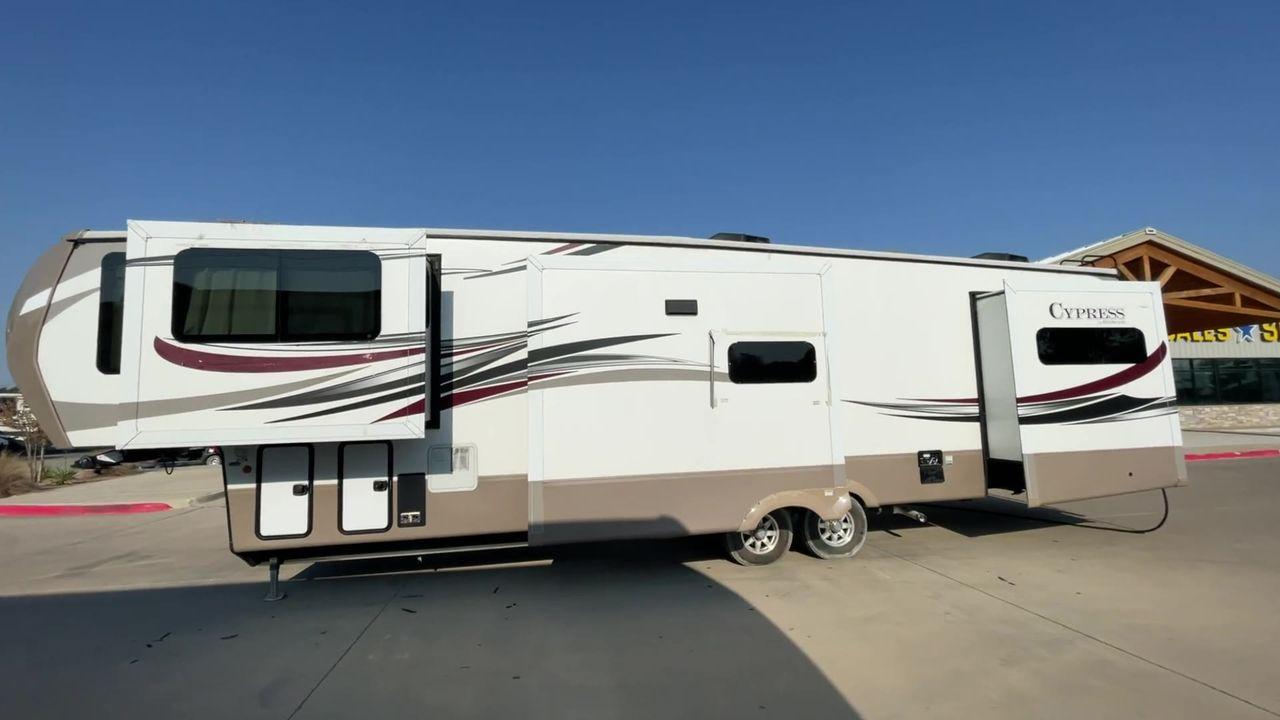 2016 BEIGE THOR REDWOOD CYPRESS 39FL (4V0FC3827GR) , Length: 41.83 ft. | Dry Weight: 13,904 lbs | Gross Weight: 16,500 lbs | Slides: 5 transmission, located at 4319 N Main St, Cleburne, TX, 76033, (817) 678-5133, 32.385960, -97.391212 - Photo #6