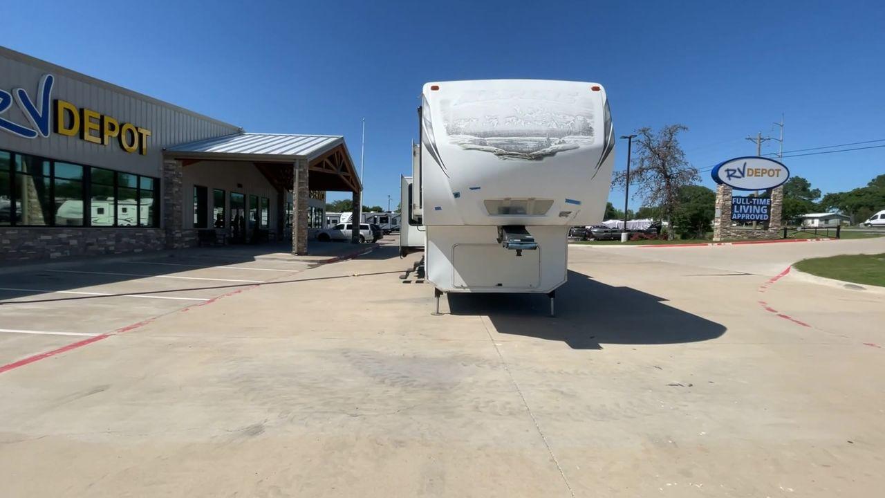 2013 WHITE KEYSTONE ALPNE 3720FB - (4YDF37227DE) , Length: 39.42 ft. | Dry Weight: 12,457 lbs. | Gross Weight: 15,500 lbs. | Slides: 4 transmission, located at 4319 N Main Street, Cleburne, TX, 76033, (817) 221-0660, 32.435829, -97.384178 - Explore more reasons that emphasize the benefits of having this RV as your own. (1) Its large living area features a slide-out with a sofa, recliner, and entertainment center with a fireplace and 32"" LCD TV. (2) It has U-shaped dinette with booth seating provides ample space for dining and ent - Photo #4