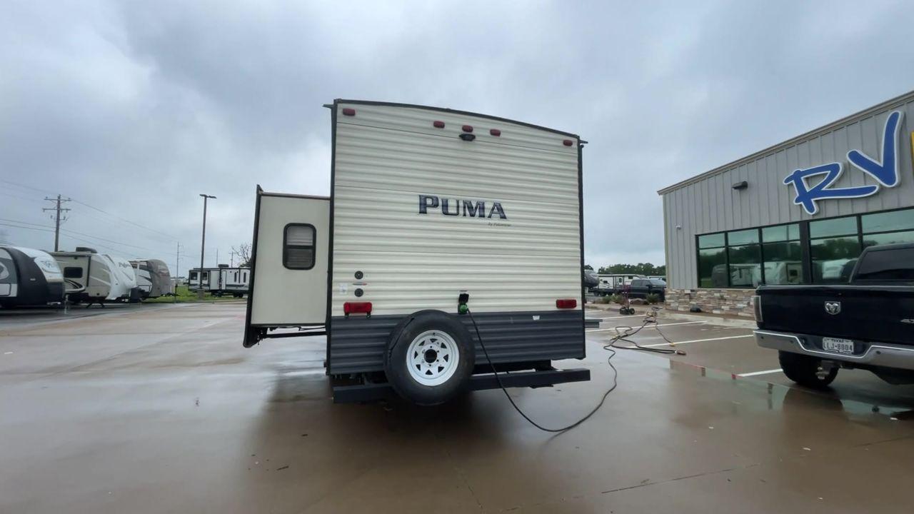 2017 PUMA XLITE28FQDB (4X4TPUD22HP) , Length: 33 ft | Dry Weight: 6,370 lbs | Gross Weight: 8,000 lbs | Slides: 1 transmission, located at 4319 N Main Street, Cleburne, TX, 76033, (817) 221-0660, 32.435829, -97.384178 - The 2017 Palomino Puma 28FQDB travel trailer is ideal for family excursions. With a length of 33 feet and a dry weight of 6,370 pounds, this RV is both large and lightweight, making it simple to tow and navigate on the road. With an outdoor kitchen and a large 20-foot motorized awning, you can enjoy - Photo #8