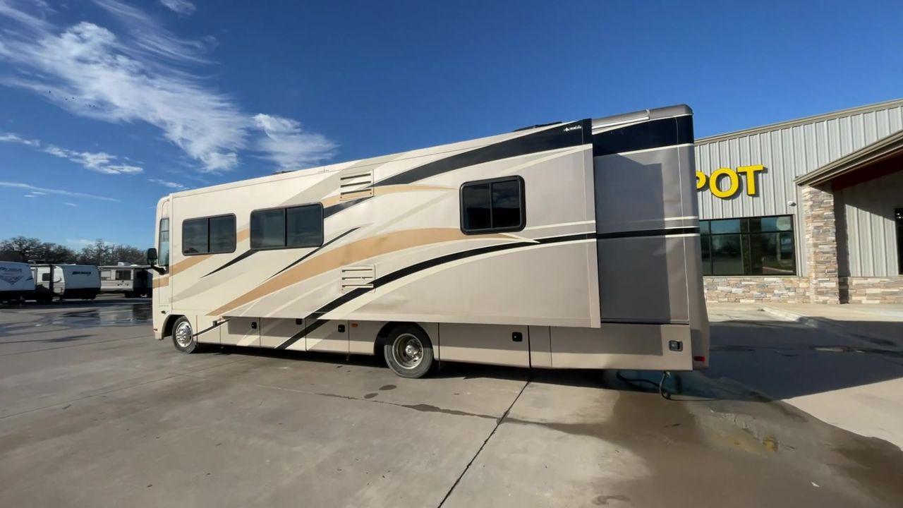 2014 BROWN HOLIDAY RAMBLER VACATIONER 33SFD - (1F66F5DY0D0) with an 6.8L V10 SOHC 30V engine, Length: 35 ft. | Slides: 2 transmission, located at 4319 N Main Street, Cleburne, TX, 76033, (817) 221-0660, 32.435829, -97.384178 - Looking for a luxurious and reliable motorhome to explore the beautiful local driving highlights around Cleburne, TX? Look no further than this stunning 2014 HOLIDAY RAMBLER VACATIONER 33SFD, available for sale at RV Depot in Cleburne, TX. With its attractive brown exterior color, this motorhome is - Photo #8
