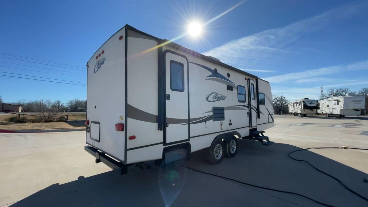 2014 WHITE KEYSTONE COUGAR MDL 260RB (4YDT26027EV) , Length: 29.67 ft. | Dry Weight: 5,065 lbs. | Slides: 1 transmission, located at 4319 N Main St, Cleburne, TX, 76033, (817) 678-5133, 32.385960, -97.391212 - Photo #1