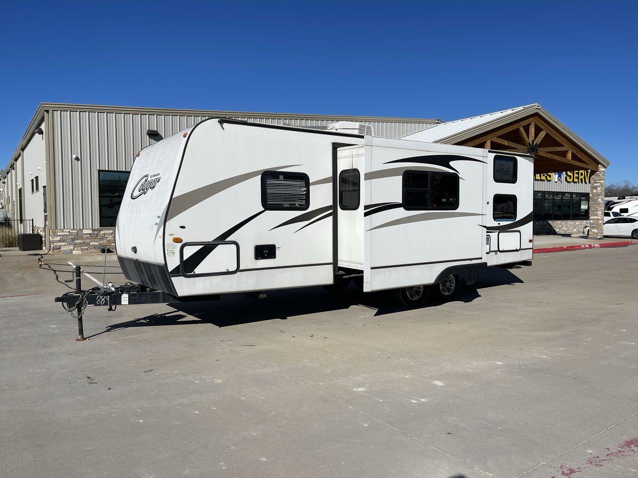 2014 WHITE KEYSTONE COUGAR MDL 260RB (4YDT26027EV) , Length: 29.67 ft. | Dry Weight: 5,065 lbs. | Slides: 1 transmission, located at 4319 N Main St, Cleburne, TX, 76033, (817) 678-5133, 32.385960, -97.391212 - Photo #21