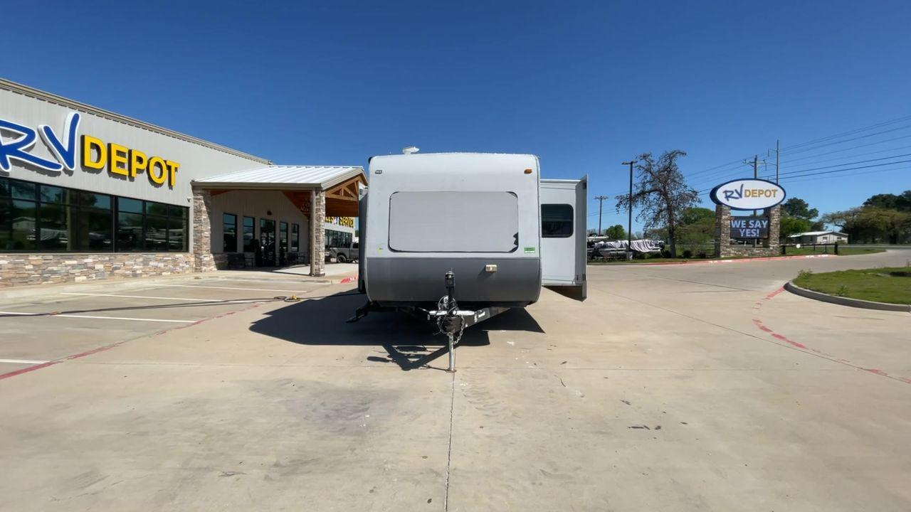 2013 GRAY HEARTLAND OPEN RANGE 288FLR - (5XMTL3726D2) , Length: 33.5 ft | Dry Weight: 7,480 lbs. | Gross Weight: 9,800 lbs. | Slides: 3 transmission, located at 4319 N Main St, Cleburne, TX, 76033, (817) 678-5133, 32.385960, -97.391212 - Photo #4