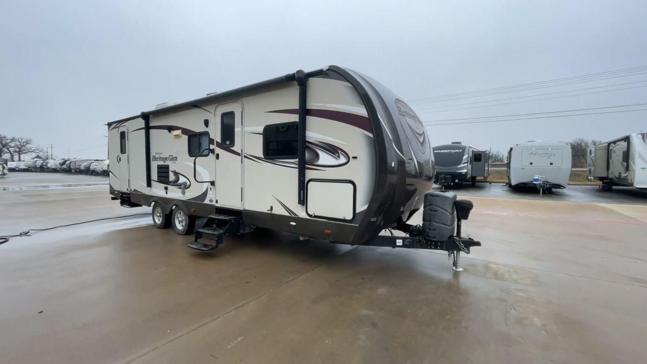 2015 TAN FOREST RIVER HERITAGE GLEN 272BH (4X4TWBC28FU) , Length: 32.25 ft. | Dry Weight: 6,285 lbs. | Gross Weight: 9,450 lbs. | Slides: 1 transmission, located at 4319 N Main St, Cleburne, TX, 76033, (817) 678-5133, 32.385960, -97.391212 - Photo #3