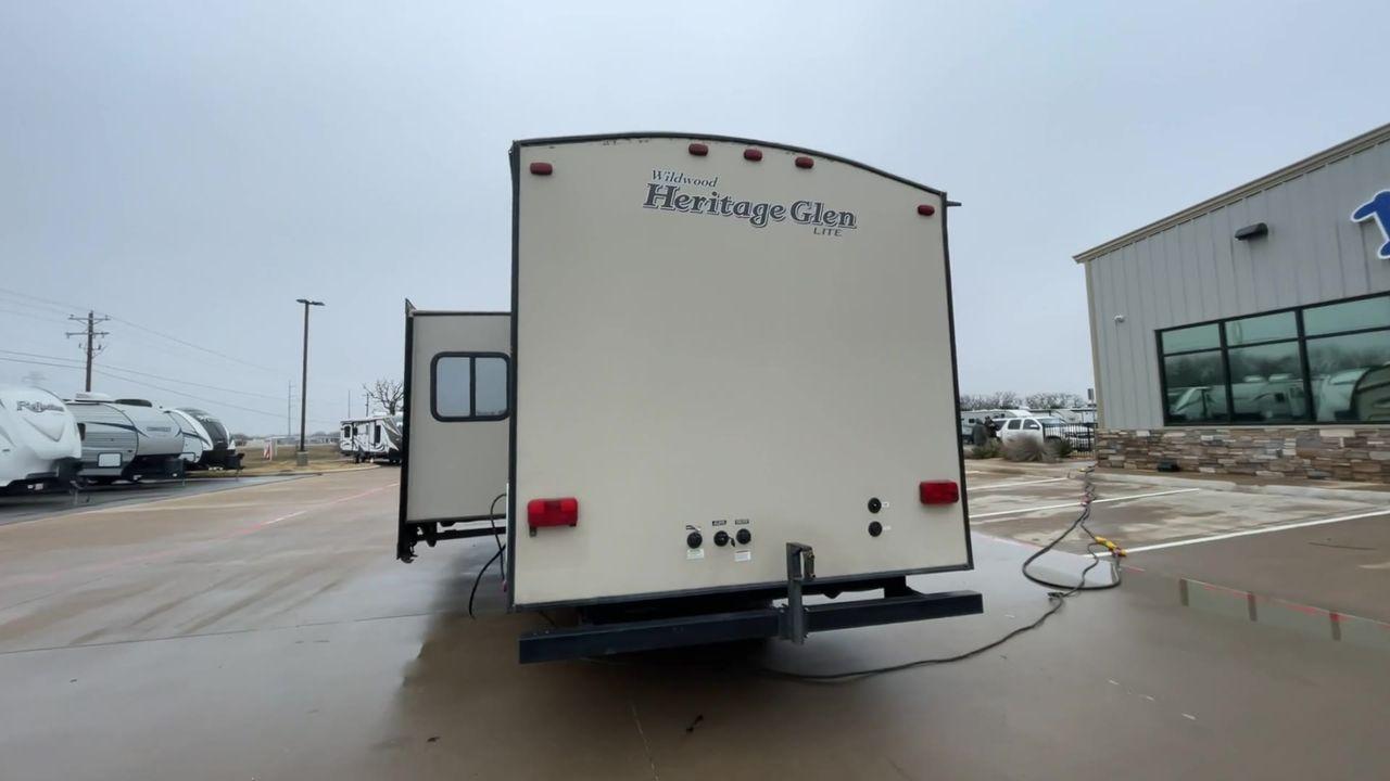2015 TAN FOREST RIVER HERITAGE GLEN 272BH (4X4TWBC28FU) , Length: 32.25 ft. | Dry Weight: 6,285 lbs. | Gross Weight: 9,450 lbs. | Slides: 1 transmission, located at 4319 N Main Street, Cleburne, TX, 76033, (817) 221-0660, 32.435829, -97.384178 - The 2015 Forest River Heritage Glen 272BH CT is a travel trailer designed to combine comfort, innovation, and family-friendly features for memorable camping experiences. It is a well-balanced and efficiently designed travel trailer, measuring approximately 32.25 feet in length and boasting a dry wei - Photo #8
