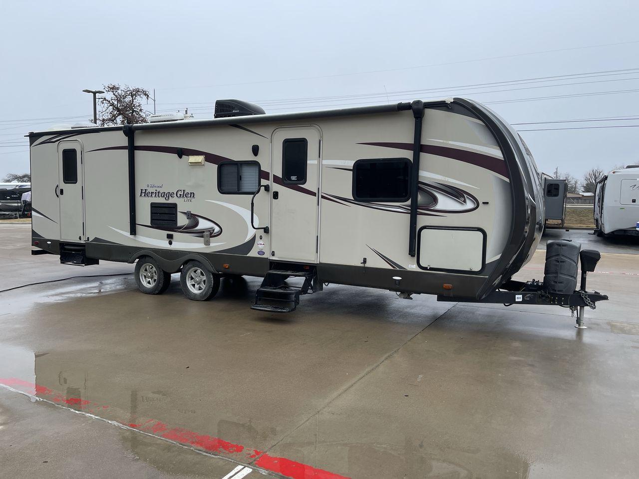 2015 TAN FOREST RIVER HERITAGE GLEN 272BH (4X4TWBC28FU) , Length: 32.25 ft. | Dry Weight: 6,285 lbs. | Gross Weight: 9,450 lbs. | Slides: 1 transmission, located at 4319 N Main Street, Cleburne, TX, 76033, (817) 221-0660, 32.435829, -97.384178 - The 2015 Forest River Heritage Glen 272BH CT is a travel trailer designed to combine comfort, innovation, and family-friendly features for memorable camping experiences. It is a well-balanced and efficiently designed travel trailer, measuring approximately 32.25 feet in length and boasting a dry wei - Photo #23