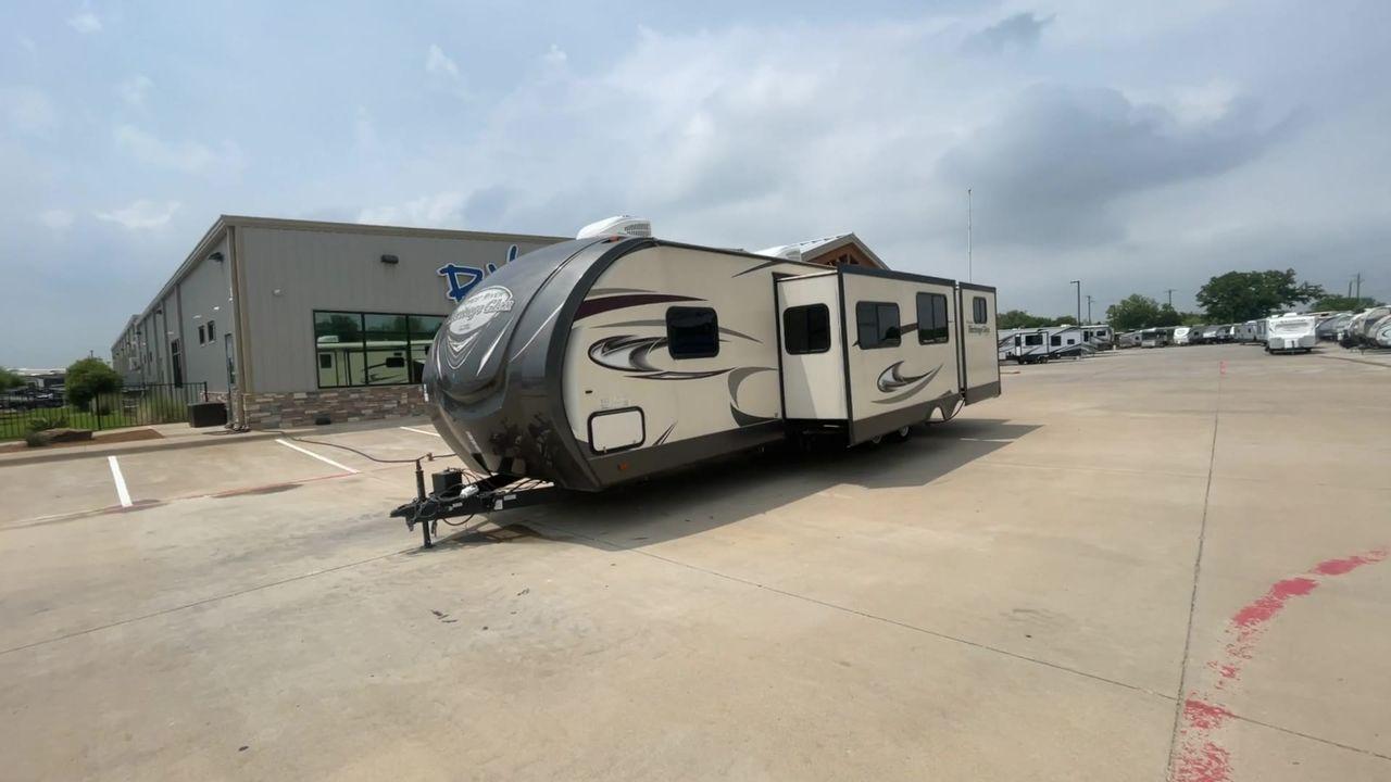 2017 TAN WILDWOOD HERITAGE GLEN 300BH (4X4TWBF29HU) , Length: 37.42 ft. | Dry Weight: 8,439 lbs. | Slides: 3 transmission, located at 4319 N Main Street, Cleburne, TX, 76033, (817) 221-0660, 32.435829, -97.384178 - The 2017 Wildwood Heritage Glen 300BH has roomy and comfortable rooms for your outdoor activities. This travel trailer offers ample space for the entire family, measuring 37.42 feet in length and weighing 8,439 pounds when dry. This trailer is designed with three slides, providing ample interior spa - Photo #5