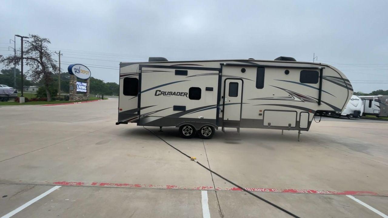 2016 TAN FOREST RIVER CRUSADER 315 (5ZT3CSXB8GG) , Length: 33.92 ft. | Dry Weight: 9,926 lbs. | Gross Weight: 12,353 lbs. | Slides: 3 transmission, located at 4319 N Main St, Cleburne, TX, 76033, (817) 678-5133, 32.385960, -97.391212 - This 2016 Forest River Crusader 315 fifth wheel has dimensions of 33.92 ft in length, 8 ft in width, and 12.5 ft in height. It has a dry weight of 9,926 lbs, a payload capacity of 2,427 lbs. The GVWR is 12,353 lbs, and the hitch weight is 1,953 lbs. This fifth wheel has an aluminum body material and - Photo #2
