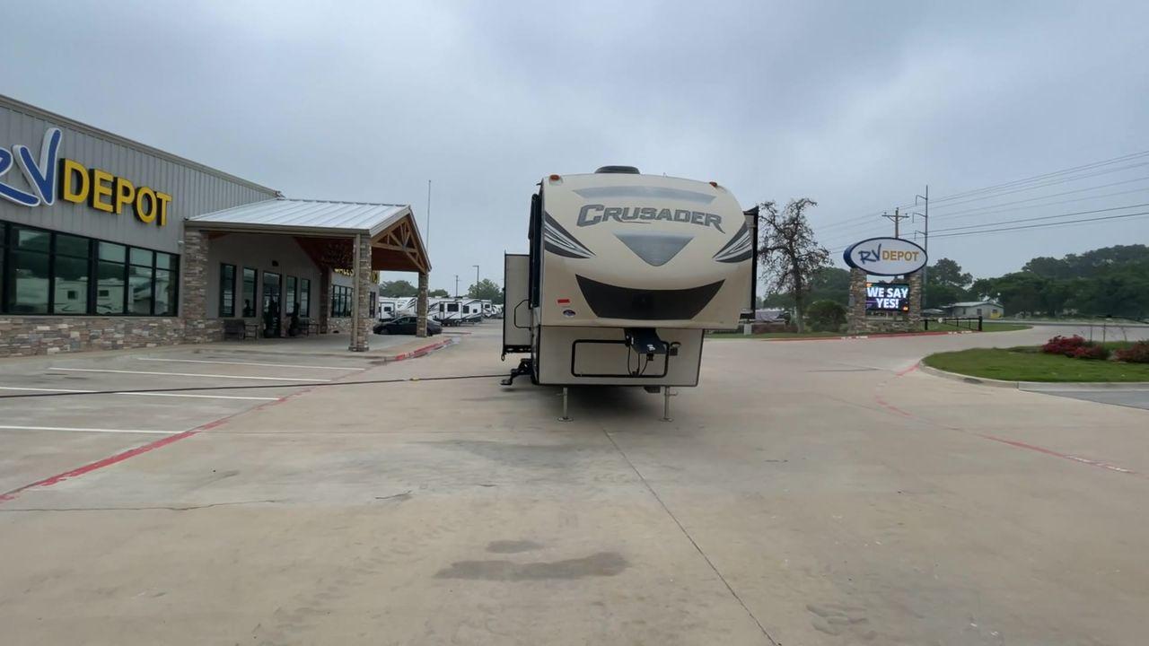 2016 TAN FOREST RIVER CRUSADER 315 (5ZT3CSXB8GG) , Length: 33.92 ft. | Dry Weight: 9,926 lbs. | Gross Weight: 12,353 lbs. | Slides: 3 transmission, located at 4319 N Main St, Cleburne, TX, 76033, (817) 678-5133, 32.385960, -97.391212 - This 2016 Forest River Crusader 315 fifth wheel has dimensions of 33.92 ft in length, 8 ft in width, and 12.5 ft in height. It has a dry weight of 9,926 lbs, a payload capacity of 2,427 lbs. The GVWR is 12,353 lbs, and the hitch weight is 1,953 lbs. This fifth wheel has an aluminum body material and - Photo #4