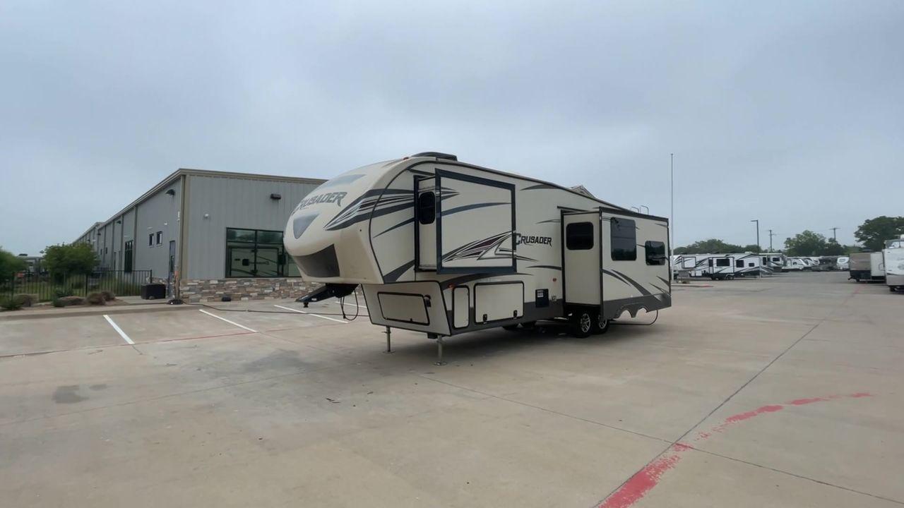 2016 TAN FOREST RIVER CRUSADER 315 (5ZT3CSXB8GG) , Length: 33.92 ft. | Dry Weight: 9,926 lbs. | Gross Weight: 12,353 lbs. | Slides: 3 transmission, located at 4319 N Main St, Cleburne, TX, 76033, (817) 678-5133, 32.385960, -97.391212 - This 2016 Forest River Crusader 315 fifth wheel has dimensions of 33.92 ft in length, 8 ft in width, and 12.5 ft in height. It has a dry weight of 9,926 lbs, a payload capacity of 2,427 lbs. The GVWR is 12,353 lbs, and the hitch weight is 1,953 lbs. This fifth wheel has an aluminum body material and - Photo #5