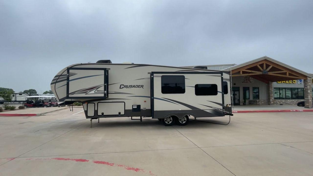 2016 TAN FOREST RIVER CRUSADER 315 (5ZT3CSXB8GG) , Length: 33.92 ft. | Dry Weight: 9,926 lbs. | Gross Weight: 12,353 lbs. | Slides: 3 transmission, located at 4319 N Main St, Cleburne, TX, 76033, (817) 678-5133, 32.385960, -97.391212 - This 2016 Forest River Crusader 315 fifth wheel has dimensions of 33.92 ft in length, 8 ft in width, and 12.5 ft in height. It has a dry weight of 9,926 lbs, a payload capacity of 2,427 lbs. The GVWR is 12,353 lbs, and the hitch weight is 1,953 lbs. This fifth wheel has an aluminum body material and - Photo #6