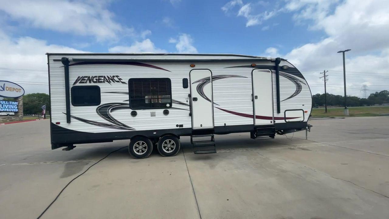 2014 WHITE FOREST RIVER VENGEANCE 25V - (4X4TVGA25EX) , Length: 30.5 ft. | Dry Weight: 6,366 lbs. | Gross Weight: 9,985 lbs. | Slides: 0 transmission, located at 4319 N Main Street, Cleburne, TX, 76033, (817) 221-0660, 32.435829, -97.384178 - Photo #2