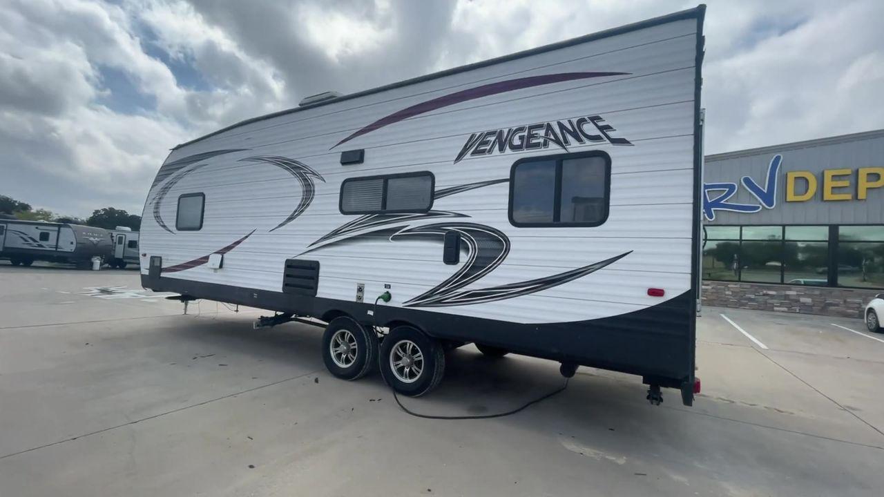 2014 WHITE FOREST RIVER VENGEANCE 25V - (4X4TVGA25EX) , Length: 30.5 ft. | Dry Weight: 6,366 lbs. | Gross Weight: 9,985 lbs. | Slides: 0 transmission, located at 4319 N Main Street, Cleburne, TX, 76033, (817) 221-0660, 32.435829, -97.384178 - Photo #7