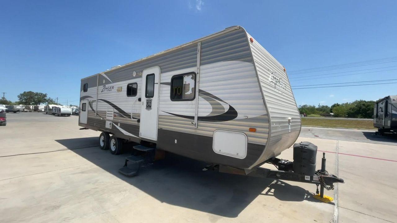 2014 GOLD CROSSROADS ZINGER 320QB (4V0TC3226EJ) , Length: 33.83 ft. | Dry Weight: 5,796 lbs. | Slides: 1 transmission, located at 4319 N Main St, Cleburne, TX, 76033, (817) 678-5133, 32.385960, -97.391212 - Photo #3