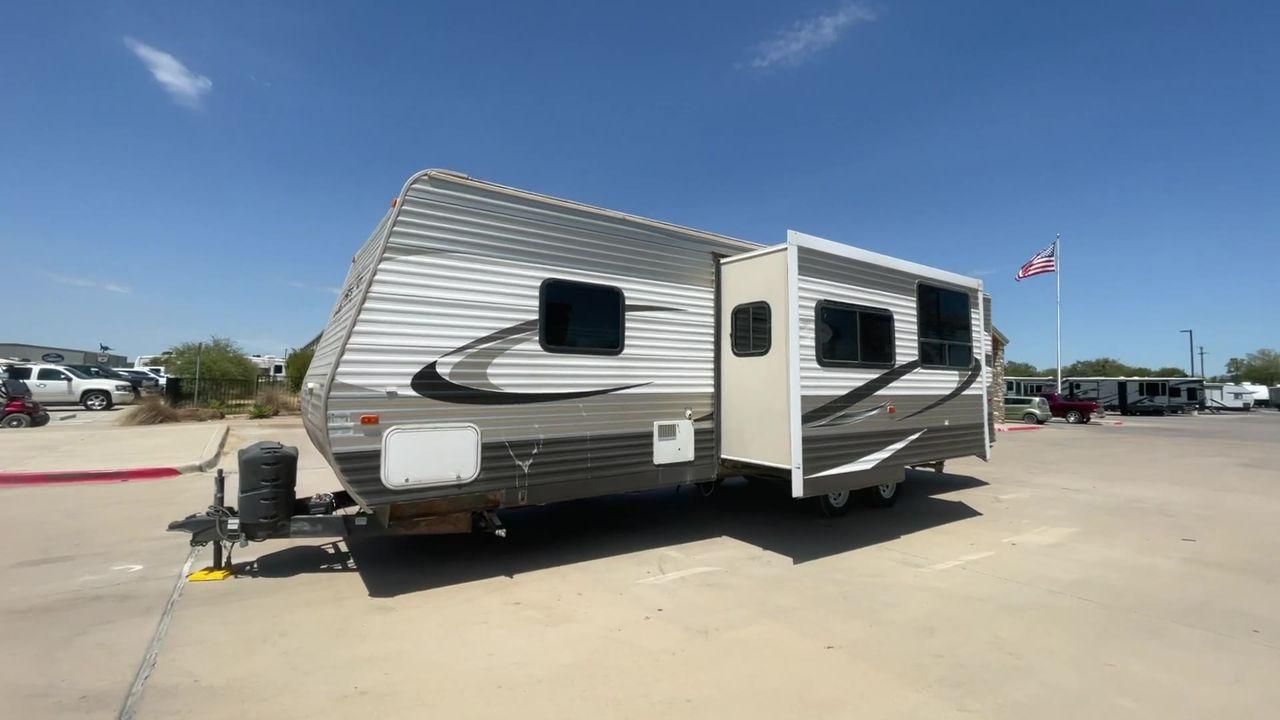 2014 GOLD CROSSROADS ZINGER 320QB (4V0TC3226EJ) , Length: 33.83 ft. | Dry Weight: 5,796 lbs. | Slides: 1 transmission, located at 4319 N Main Street, Cleburne, TX, 76033, (817) 221-0660, 32.435829, -97.384178 - The 2014 Crossroads Zinger 320QB is an exceptional travel trailer that combines both practicality and comfort. Measuring 33 feet in length and 8 feet in width, the Zinger 320QB ensures stability on the road with its dual axles and durability without excess weight due to its aluminum construction. Hi - Photo #5