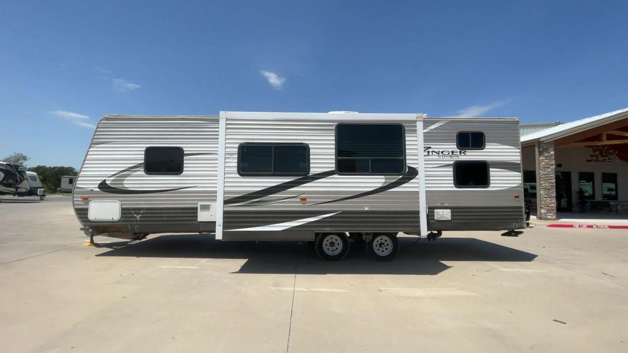 2014 GOLD CROSSROADS ZINGER 320QB (4V0TC3226EJ) , Length: 33.83 ft. | Dry Weight: 5,796 lbs. | Slides: 1 transmission, located at 4319 N Main St, Cleburne, TX, 76033, (817) 678-5133, 32.385960, -97.391212 - The 2014 Crossroads Zinger 320QB is an exceptional travel trailer that combines both practicality and comfort. Measuring 33 feet in length and 8 feet in width, the Zinger 320QB ensures stability on the road with its dual axles and durability without excess weight due to its aluminum construction. Hi - Photo #6