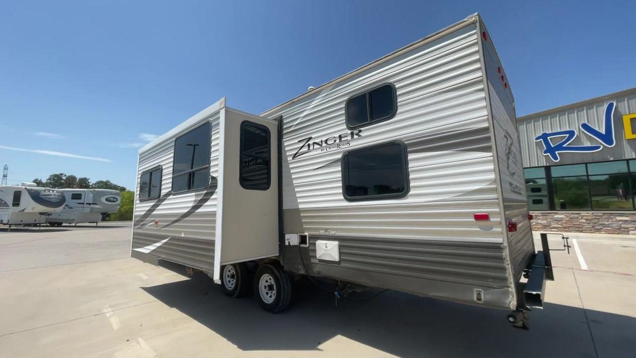 2014 GOLD CROSSROADS ZINGER 320QB (4V0TC3226EJ) , Length: 33.83 ft. | Dry Weight: 5,796 lbs. | Slides: 1 transmission, located at 4319 N Main Street, Cleburne, TX, 76033, (817) 221-0660, 32.435829, -97.384178 - The 2014 Crossroads Zinger 320QB is an exceptional travel trailer that combines both practicality and comfort. Measuring 33 feet in length and 8 feet in width, the Zinger 320QB ensures stability on the road with its dual axles and durability without excess weight due to its aluminum construction. Hi - Photo #7