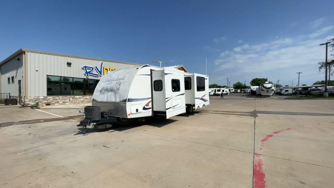 2011 WHITE HEARTLAND NORTH TRAIL 26B (5SFNB3225BE) , Length: 32.5 ft. | Dry Weight: 7,104 lbs. | Gross Weight: 8,600 lbs. | Slides: 2 transmission, located at 4319 N Main Street, Cleburne, TX, 76033, (817) 221-0660, 32.435829, -97.384178 - Enjoy a spontaneous weekend getaway in this 2011 Heartland North Trail 26BRSS Travel Trailer! It is a dual-axle steel wheel setup measuring 32.5 ft. in length and 10.83 ft. in height. It has a dry weight of 7,104 lbs. and a GVWR of 8,600 lbs. It is equipped with automatic heating and cooling rated a - Photo #5