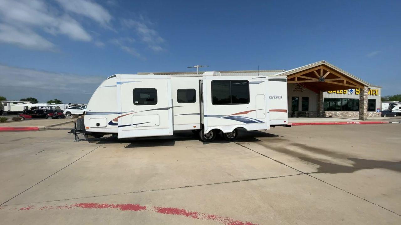 2011 WHITE HEARTLAND NORTH TRAIL 26B (5SFNB3225BE) , Length: 32.5 ft. | Dry Weight: 7,104 lbs. | Gross Weight: 8,600 lbs. | Slides: 2 transmission, located at 4319 N Main Street, Cleburne, TX, 76033, (817) 221-0660, 32.435829, -97.384178 - Enjoy a spontaneous weekend getaway in this 2011 Heartland North Trail 26BRSS Travel Trailer! It is a dual-axle steel wheel setup measuring 32.5 ft. in length and 10.83 ft. in height. It has a dry weight of 7,104 lbs. and a GVWR of 8,600 lbs. It is equipped with automatic heating and cooling rated a - Photo #6